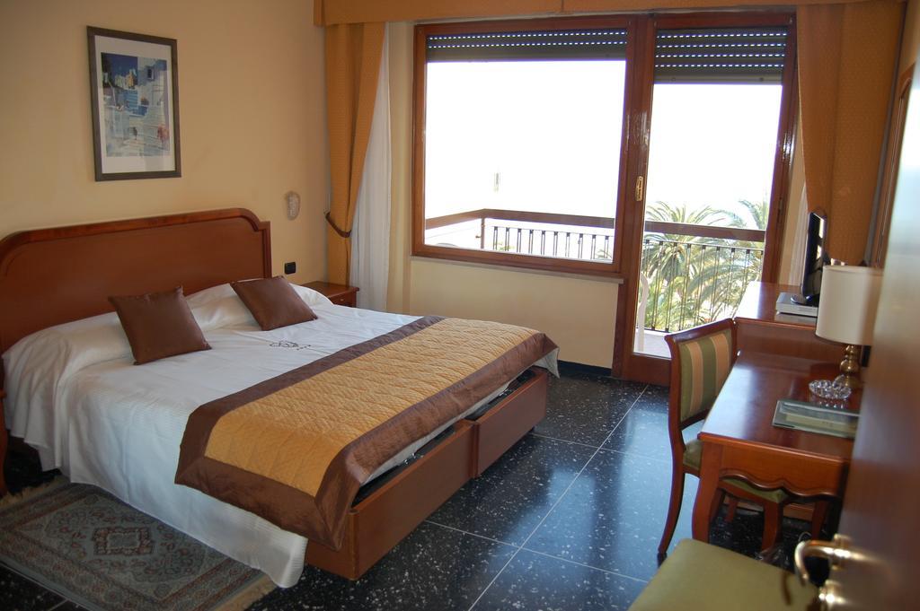 Grand Hotel Moroni Finale Ligure Zimmer foto