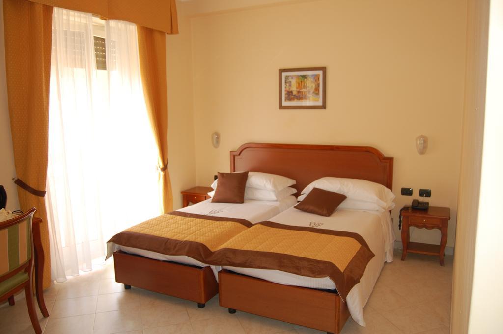 Grand Hotel Moroni Finale Ligure Zimmer foto