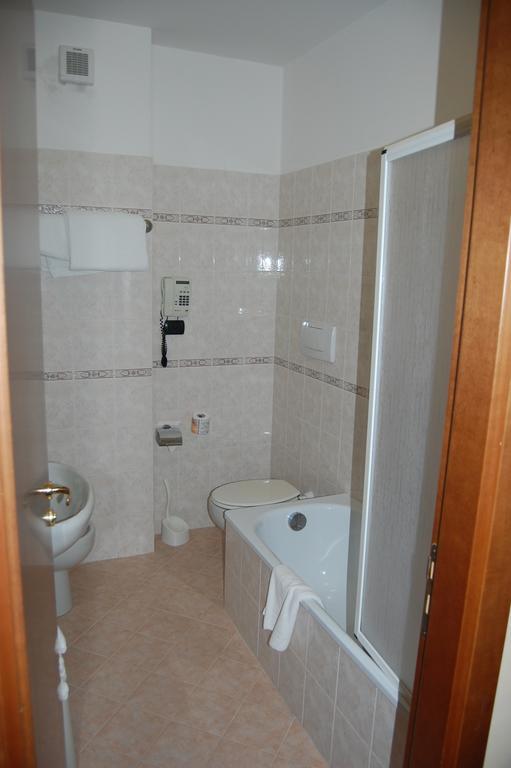 Grand Hotel Moroni Finale Ligure Zimmer foto