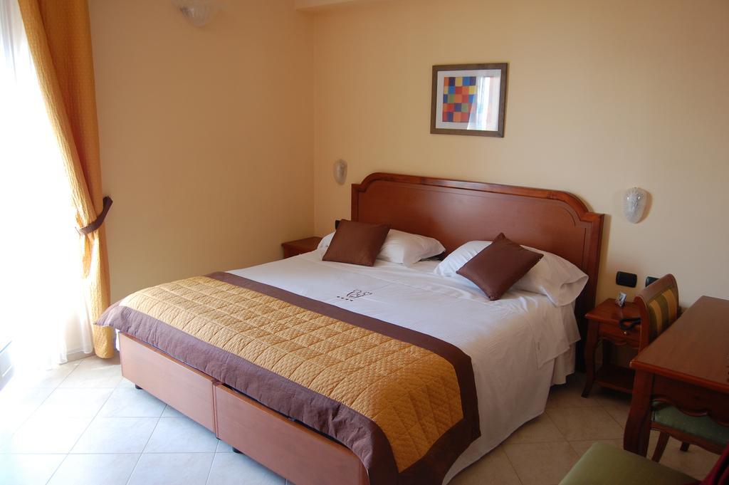 Grand Hotel Moroni Finale Ligure Zimmer foto