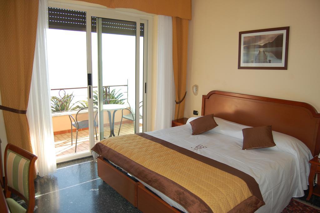 Grand Hotel Moroni Finale Ligure Zimmer foto